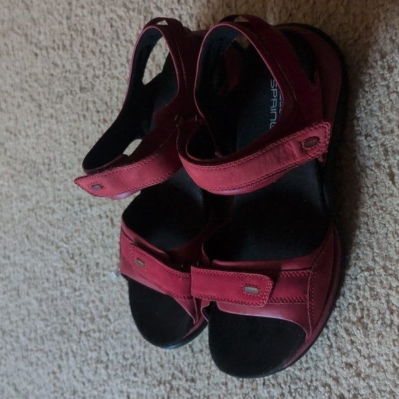 Clarks Springers Red And Black Comfort Ankle Strap Sandals Size 8 - Picture 4 of 9